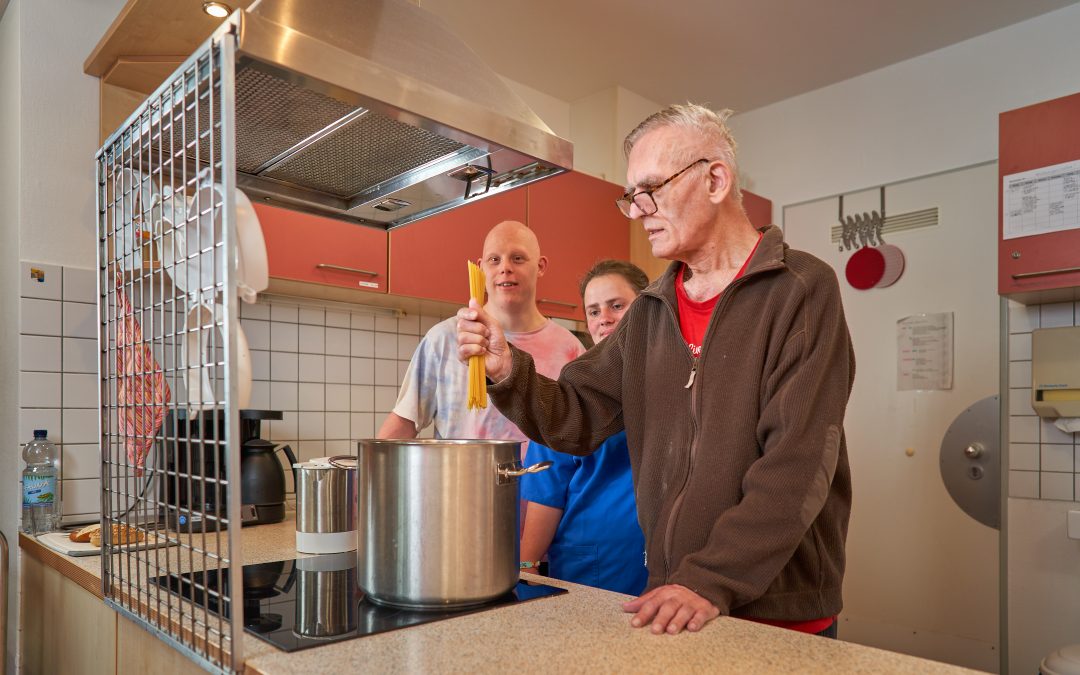 Miteinander leben und kochen: dank Ihrer Spende!