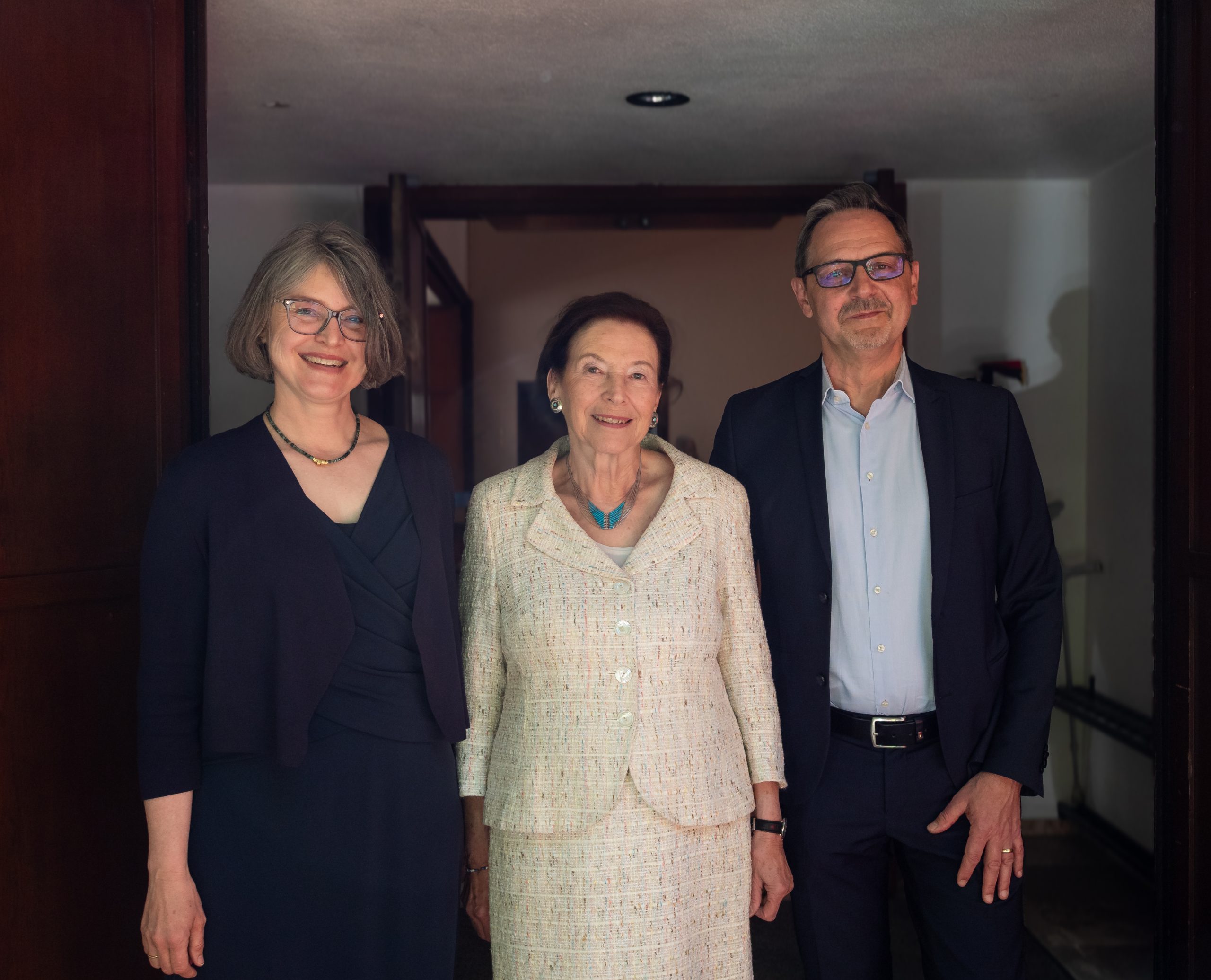 Ehrengast Eva Luise Köhler Schirmherrin der Karlshöhe Eva Luise Köhler gemeinsam mit Karlshöher Direktorin Dr. Dörte Bester und Karlshöher pädagogischen Vorstand Thomas Klenk