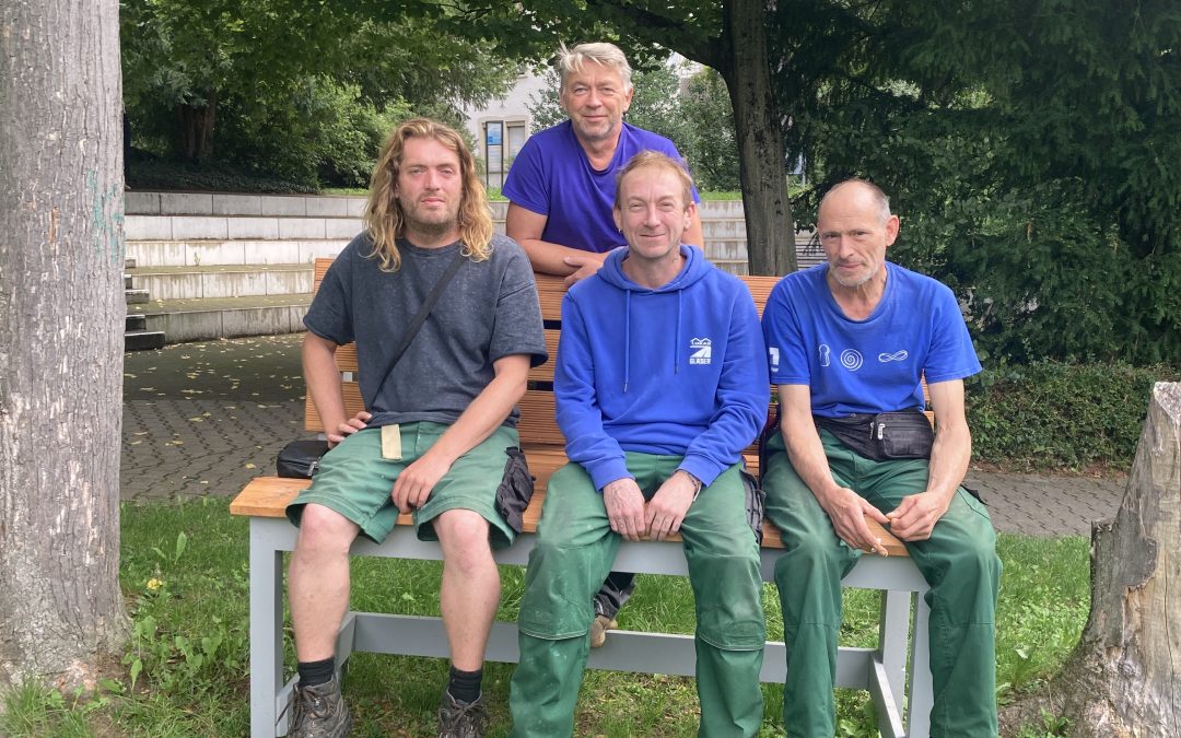 Sommergrüße von der Baumelbank: Die Grüne Gruppe und Reiner Callies