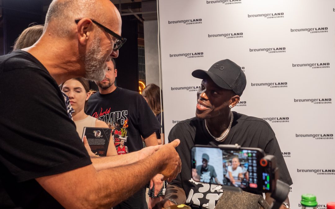 NBA-Star spendet 50 Kinderbücher an die Karlshöhe Ludwigsburg