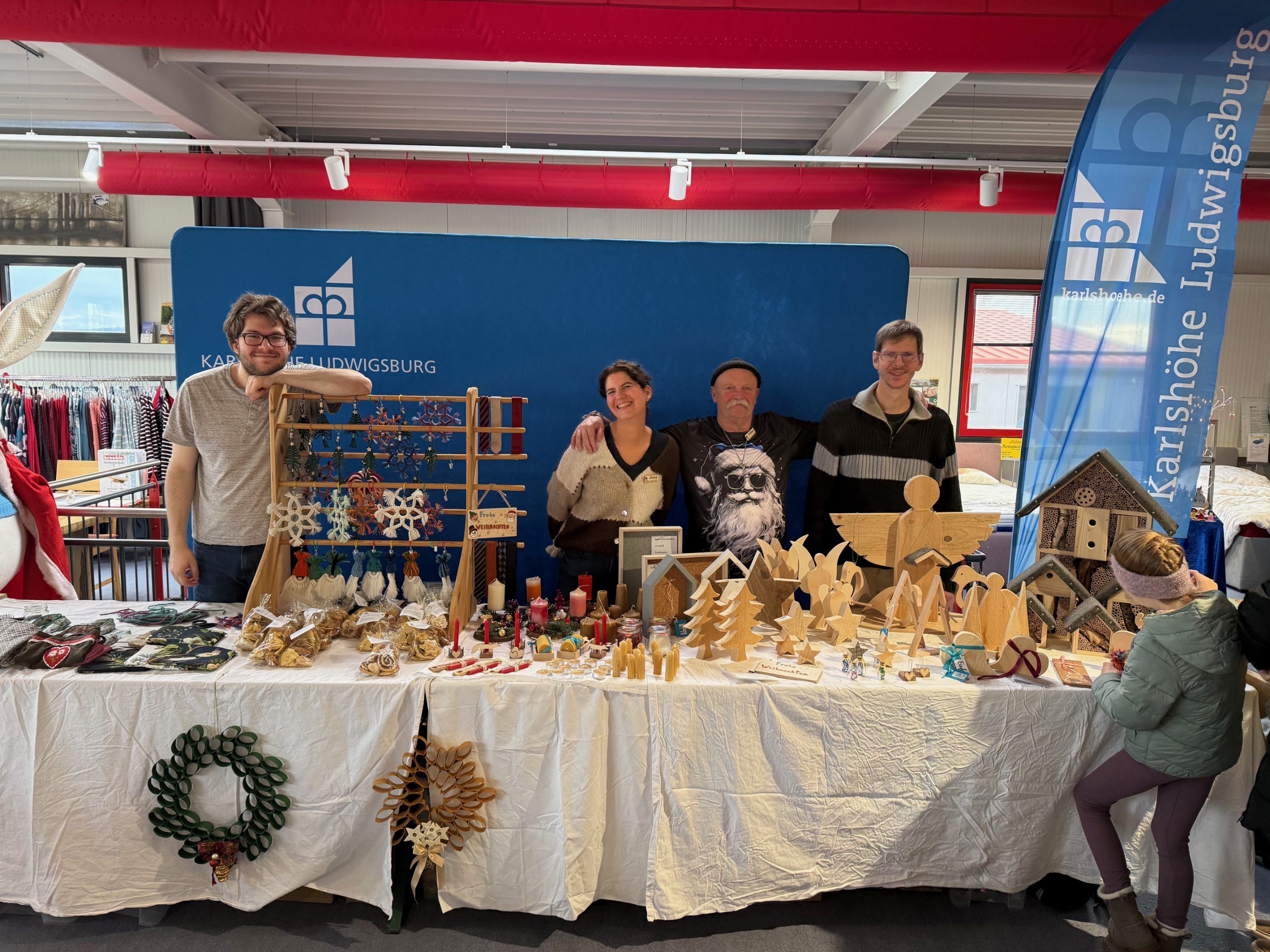 Das Bild zeigt den Flyer vom Adventsweg 2024.