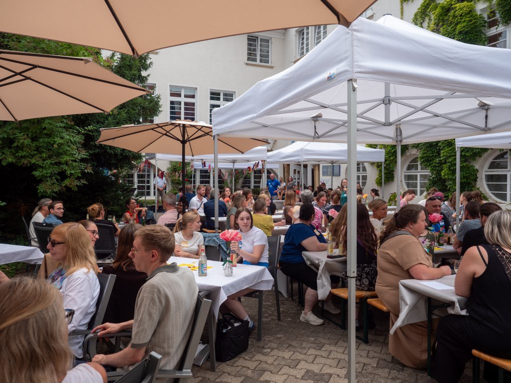 Sommerfest bringt Mitarbeitende zusammen